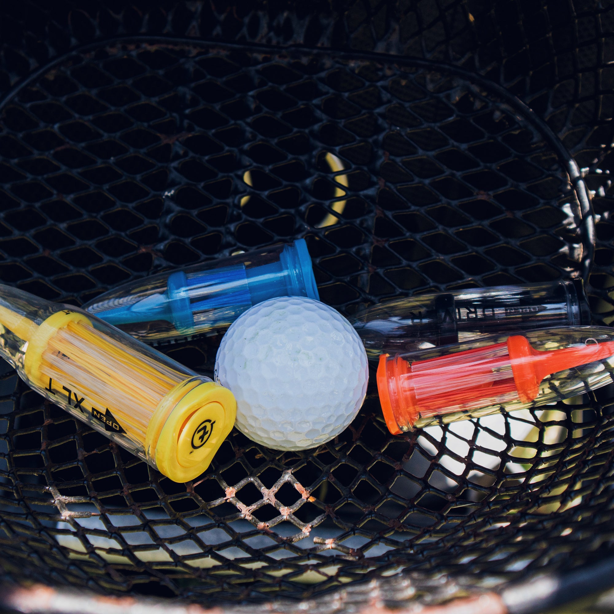 brush-t performance golf tee. innovative plastic brush tees with flexible bristles for reduced friction and consistent tee height. perfect golf accessories for golfers.
